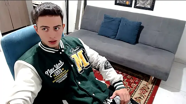 Snapshot of santii_ss chatting on 12/22/25, 03:34 santii ss online show from 12/22/25, 03:34