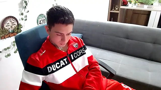 Snapshot of santii_ss chatting on 04/03/26, 02:07 santii ss online show from 04/03/26, 02:07