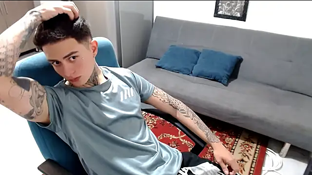 Snapshot of santii_ss chatting on 01/18/26, 03:59 santii ss online show from 01/18/26, 03:59