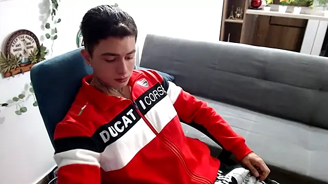 Snapshot of santii_ss chatting on 04/06/26, 02:51 santii ss online show from 04/06/26, 02:51