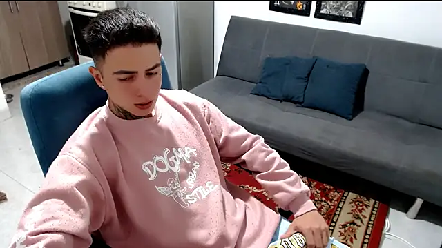 Snapshot of santii_ss chatting on 01/06/26, 12:47 santii ss online show from 01/06/26, 12:47