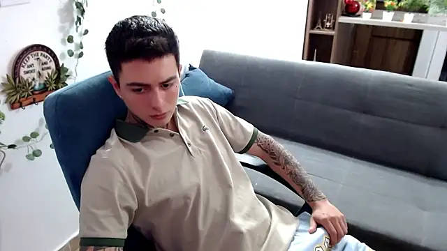 Snapshot of santii_ss chatting on 04/06/26, 04:52 santii ss online show from 04/06/26, 04:52