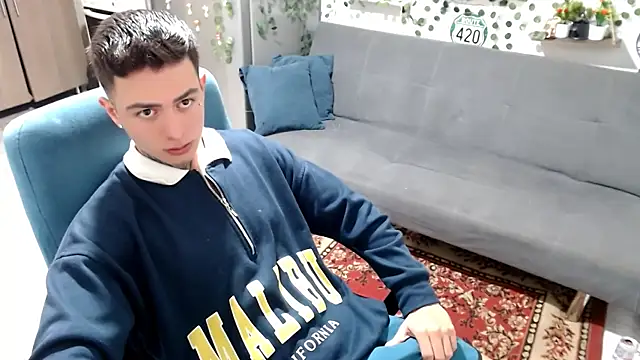 Snapshot of santii_ss chatting on 02/14/26, 02:50 santii ss online show from 02/14/26, 02:50