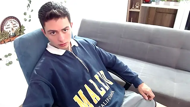 Snapshot of santii_ss chatting on 04/04/26, 02:34 santii ss online show from 04/04/26, 02:34