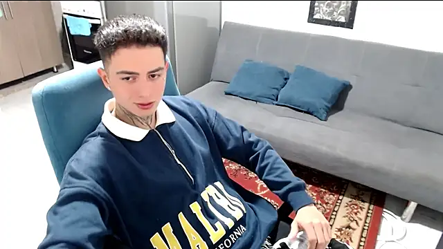 Snapshot of santii_ss chatting on 01/18/26, 01:31 santii ss online show from 01/18/26, 01:31