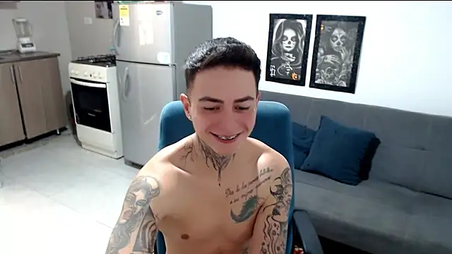 Snapshot of santii_ss chatting on 01/07/26, 04:23 santii ss online show from 01/07/26, 04:23