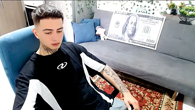 Snapshot of santii_ss chatting on 02/12/26, 02:39 santii ss online show from 02/12/26, 02:39