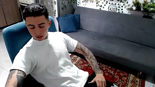 Snapshot of santii_ss chatting on 02/13/26, 02:39 santii ss online show from 02/13/26, 02:39