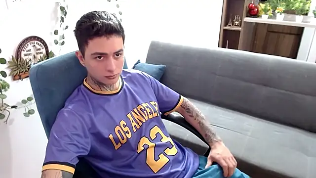 Snapshot of santii_ss chatting on 04/08/26, 02:40 santii ss online show from 04/08/26, 02:40