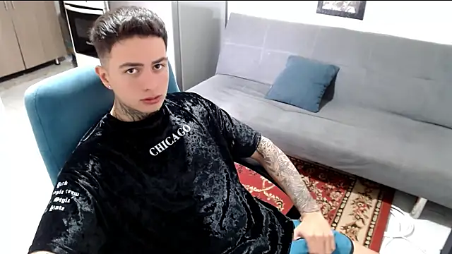 Snapshot of santii_ss chatting on 01/16/26, 03:27 santii ss online show from 01/16/26, 03:27