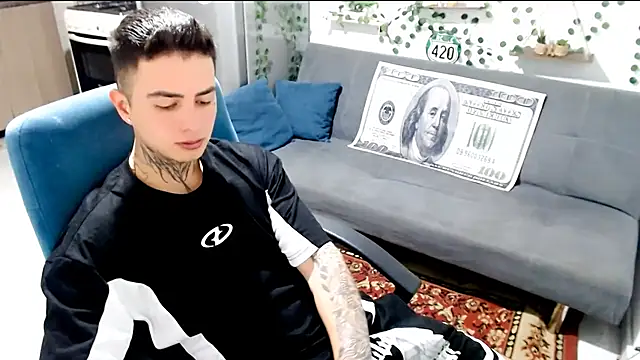 Snapshot of santii_ss chatting on 02/06/26, 12:06 santii ss online show from 02/06/26, 12:06