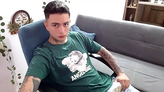 Snapshot of santii_ss chatting on 03/20/26, 02:29 santii ss online show from 03/20/26, 02:29