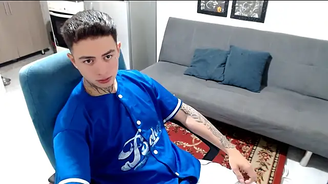 Snapshot of santii_ss chatting on 01/06/26, 02:43 santii ss online show from 01/06/26, 02:43