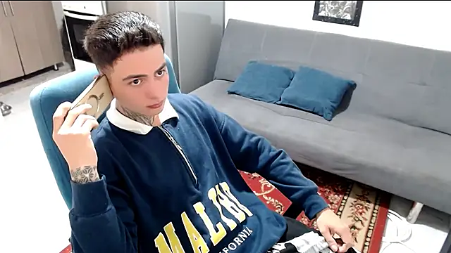 Snapshot of santii_ss chatting on 01/19/26, 02:21 santii ss online show from 01/19/26, 02:21