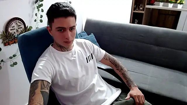 Snapshot of santii_ss chatting on 03/27/26, 04:52 santii ss online show from 03/27/26, 04:52