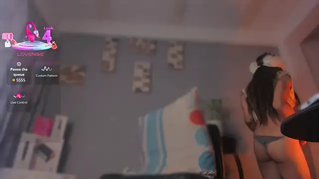 Chloe cooperr online show from 10/30/25, 07:00