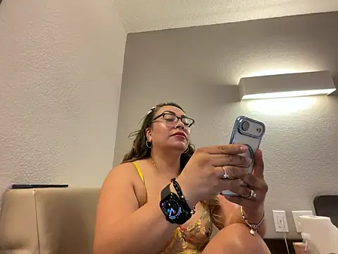 SamyHot2025 online show from 04/04/26, 07:09