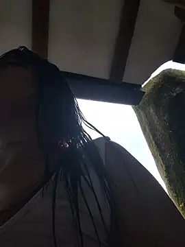 Snapshot of Yessica_Lopezz chatting on 11/17/25, 12:20 Yessica Lopezz online show from 11/17/25, 12:20