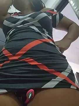 Snapshot of Yessica_Lopezz chatting on 11/21/25, 12:26 Yessica Lopezz online show from 11/21/25, 12:26