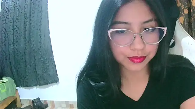 Snapshot of honeysweet111 chatting on 10/03/25, 04:14 honeysweet111 online show from 10/03/25, 04:14