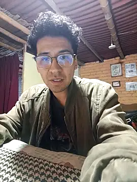 LecheDeSoya666 online show from 10/09/25, 03:40