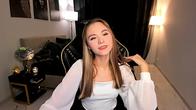 Snapshot of EllaCurtis chatting on 02/03/26, 06:13 EllaCurtis online show from 02/03/26, 06:13