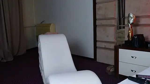 LucyLextonX online show from 02/10/26, 09:58