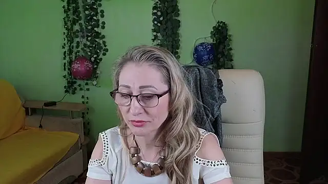 Snapshot of Habibi_Honeyy chatting on 09/28/25, 11:06 Habibi Honeyy online show from 09/28/25, 11:06