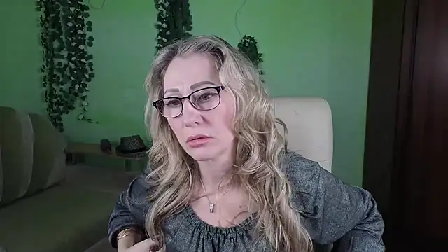 Snapshot of Habibi_Honeyy chatting on 10/17/25, 05:00 Habibi Honeyy online show from 10/17/25, 05:00