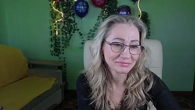 Snapshot of Habibi_Honeyy chatting on 09/10/25, 12:04 Habibi Honeyy online show from 09/10/25, 12:04