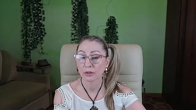 Snapshot of Habibi_Honeyy chatting on 11/05/25, 11:02 Habibi Honeyy online show from 11/05/25, 11:02