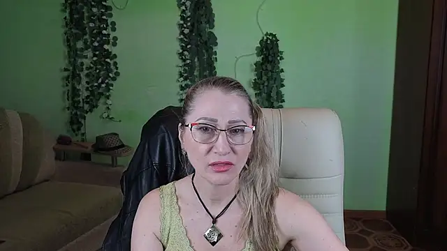 Snapshot of Habibi_Honeyy chatting on 11/28/25, 10:59 Habibi Honeyy online show from 11/28/25, 10:59