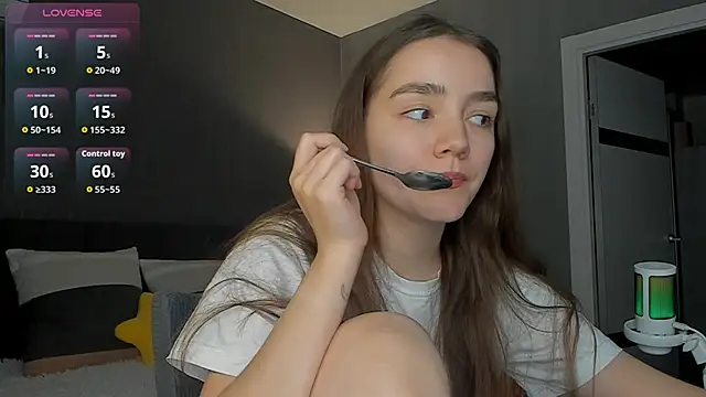 Snapshot of sweete_chantal chatting on 06/19/26, 07:20 sweete chantal online show from 06/19/26, 07:20