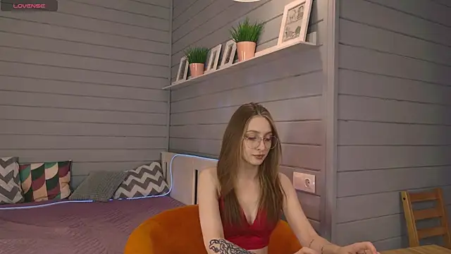 Vikki wyye online show from 10/10/25, 05:41