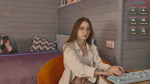 Vikki wyye online show from 09/29/25, 04:41