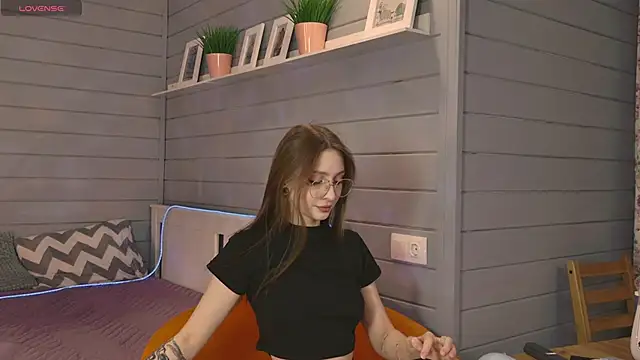 Vikki wyye online show from 09/24/25, 04:08