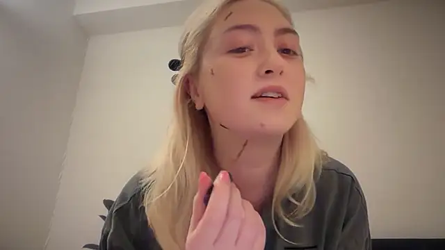 Kitty Swetty online show from 04/14/26, 07:19