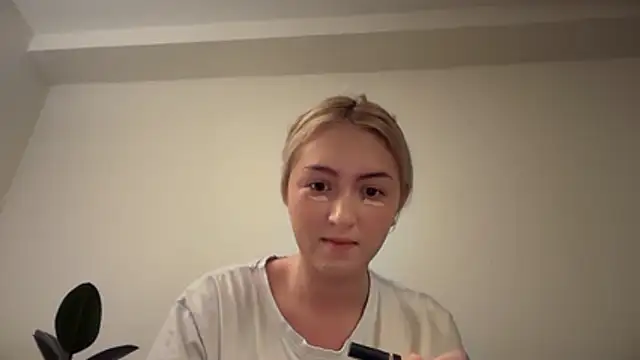 Kitty Swetty online show from 12/17/25, 11:54