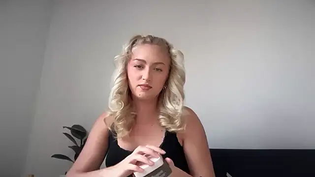 Kitty Swetty online show from 05/13/26, 03:08