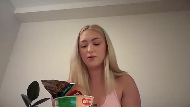 Kitty Swetty online show from 12/15/25, 10:59