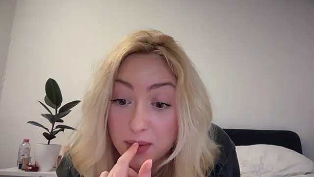 Kitty Swetty online show from 02/25/26, 10:42