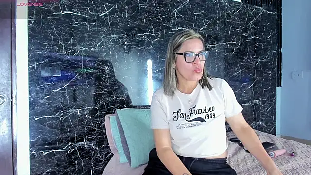Snapshot of Agatha_Pleasure chatting on 04/29/26, 12:20 Agatha Pleasure online show from 04/29/26, 12:20