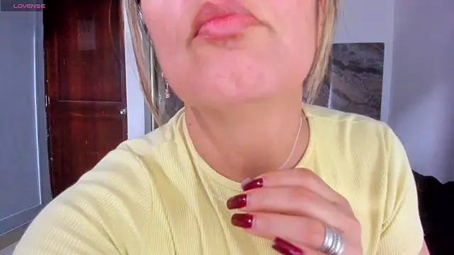 Snapshot of Agatha_Pleasure chatting on 06/03/26, 02:33 Agatha Pleasure online show from 06/03/26, 02:33