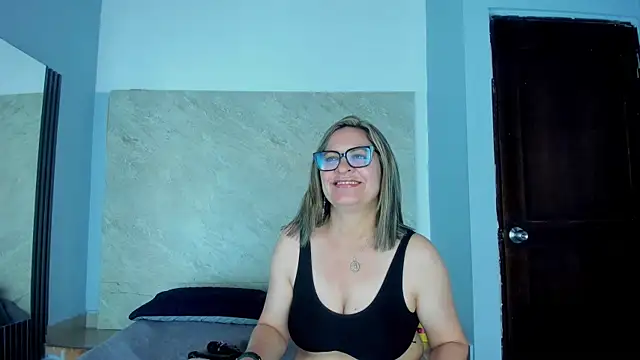 Snapshot of Agatha_Pleasure chatting on 04/30/26, 12:01 Agatha Pleasure online show from 04/30/26, 12:01