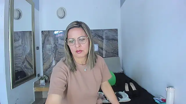 Snapshot of Agatha_Pleasure chatting on 06/16/26, 11:43 Agatha Pleasure online show from 06/16/26, 11:43