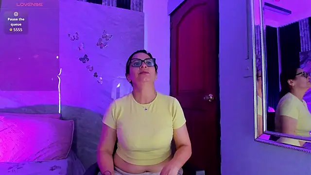 Agatha Pleasure online show from 04/10/26, 11:50