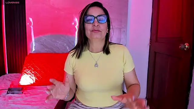 Agatha Pleasure online show from 02/12/26, 11:54