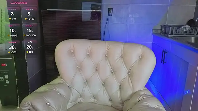 KARINAJTORRES online show from 12/16/25, 08:46