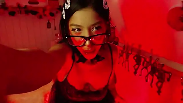 LeilaEbony online show from 10/19/25, 02:09