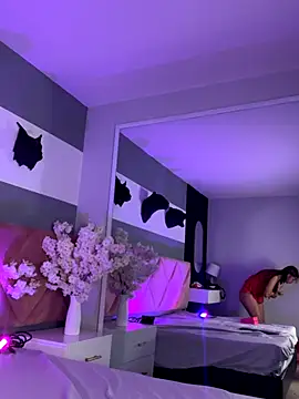 Bella Williiams online show from 12/15/25, 12:22